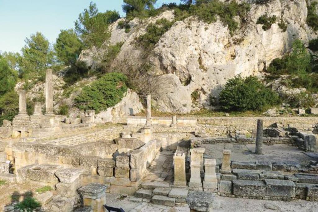 Bastide Au Pieds Des Alpilles St Remy De Provence Piscine Partagee Dans Residence Сен-Реми-де-Прованс Экстерьер фото